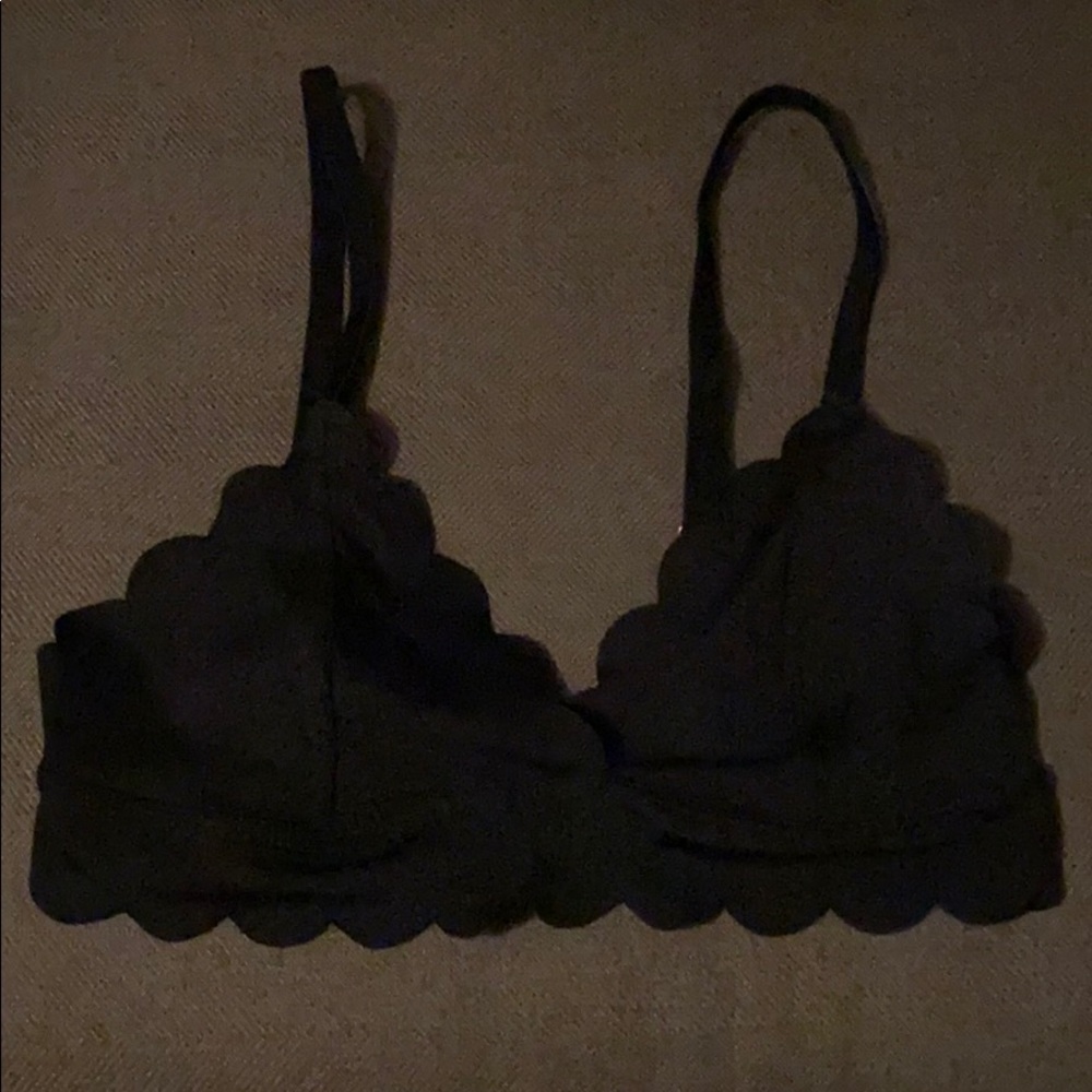 Black scallop bikini top